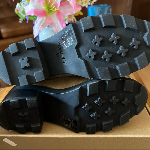 Madewell
The Gwenda Platform Ankle Boot - Picture 7 of 9